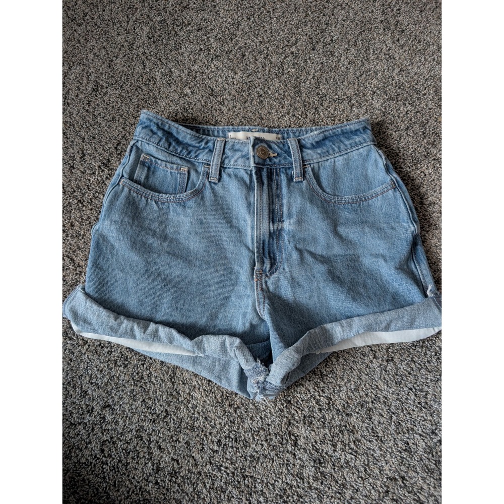 Hollister Ultra High-Rise 90s Short Light Wash Denim W25 Size 0 Relaxed Fit